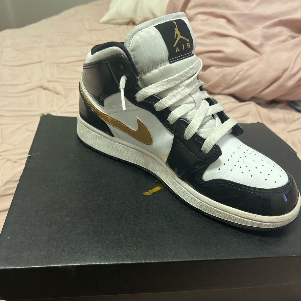 Jordan 1 Mid SE Black and Metallic Gold